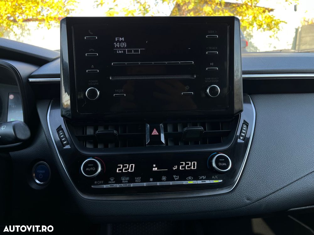 Toyota Corolla Sedan 1.8 HSD Business - 17