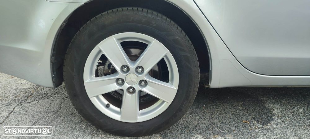 Mitsubishi Lancer 1.5 Inform - 17