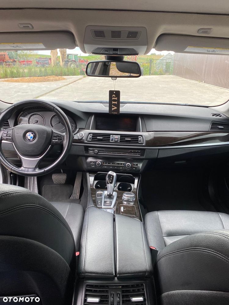 BMW Seria 5 528i xDrive - 9