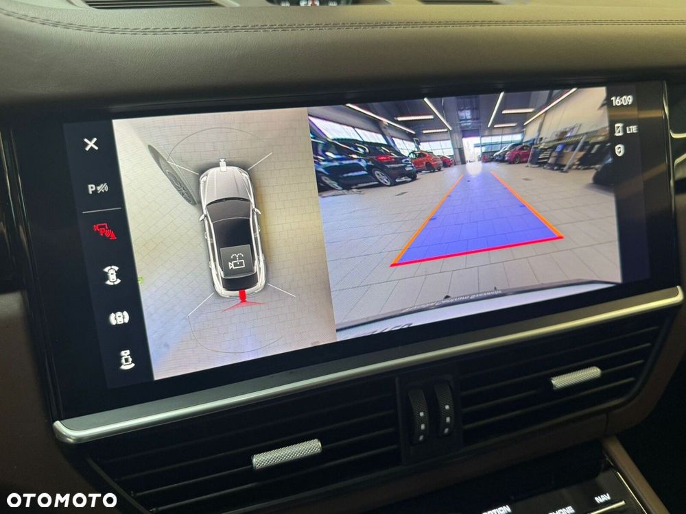 Porsche Cayenne - 26