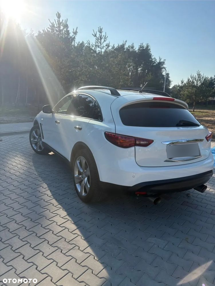 Infiniti QX70 - 12