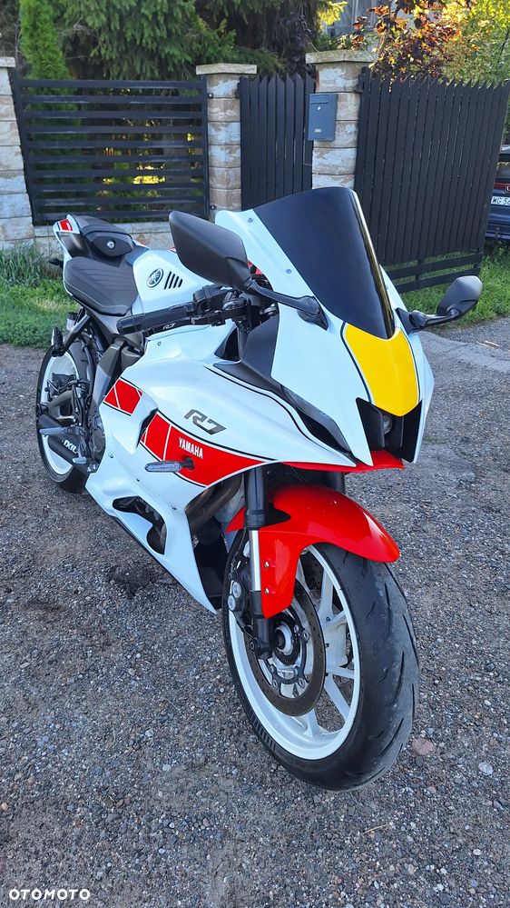 Yamaha R7