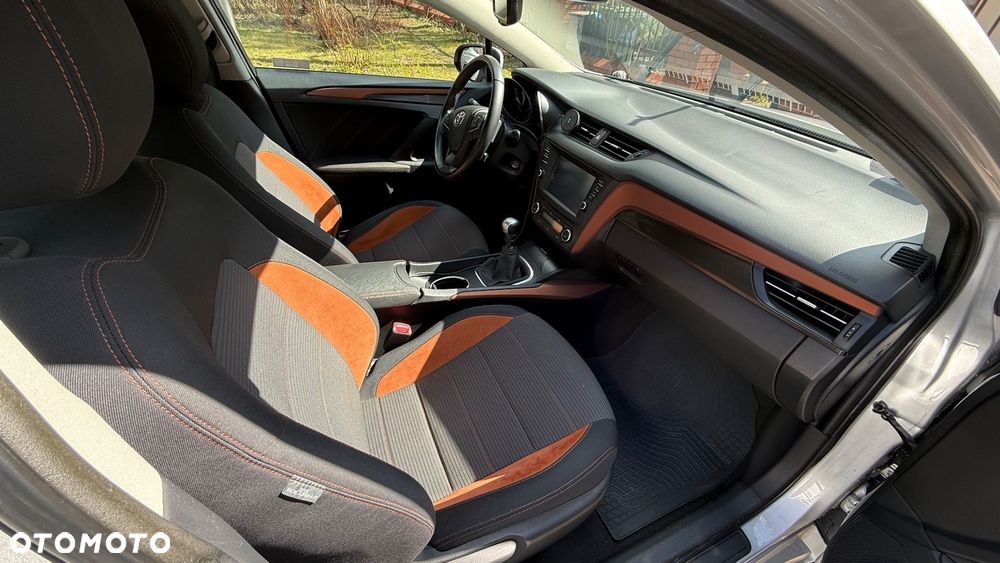 Toyota Avensis 1.8 Sol - 4