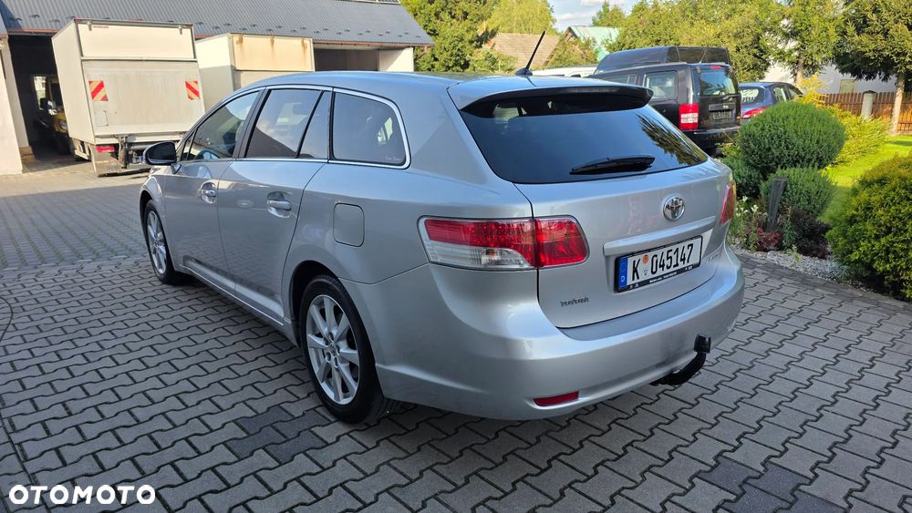 Toyota Avensis 2.0 Executive - 11