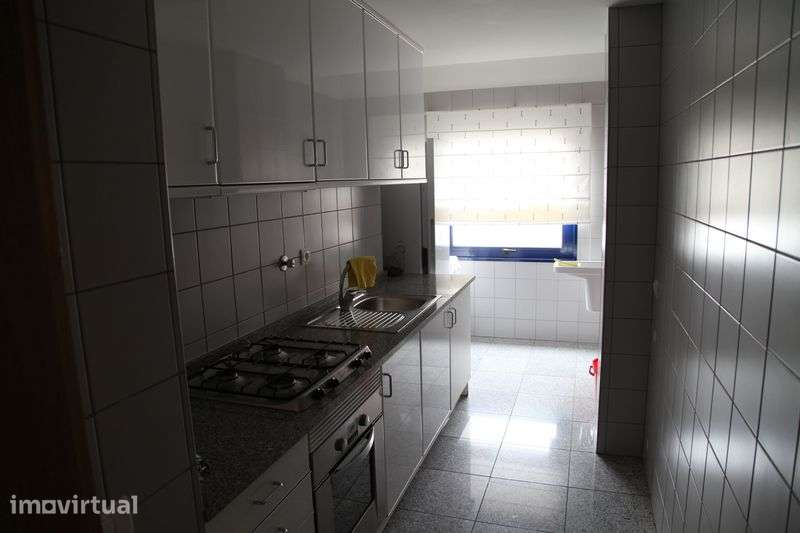 Arrenda-se Apartamento T1 Praça Galiza Porto - Grande imagem: 2/7