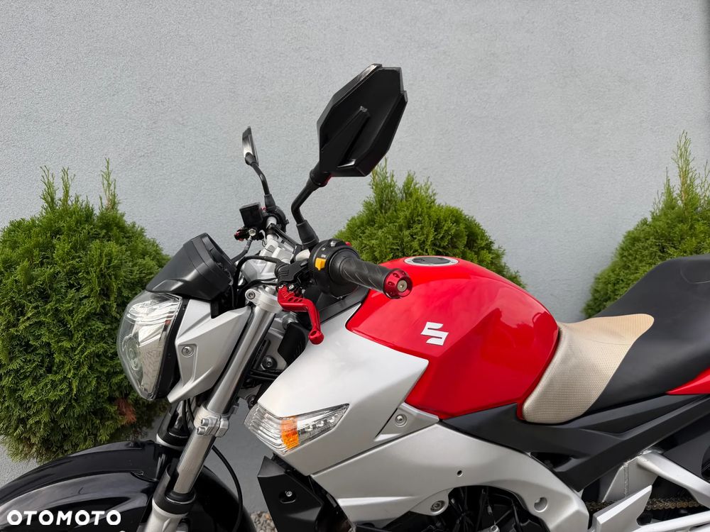 Suzuki GSR - 40