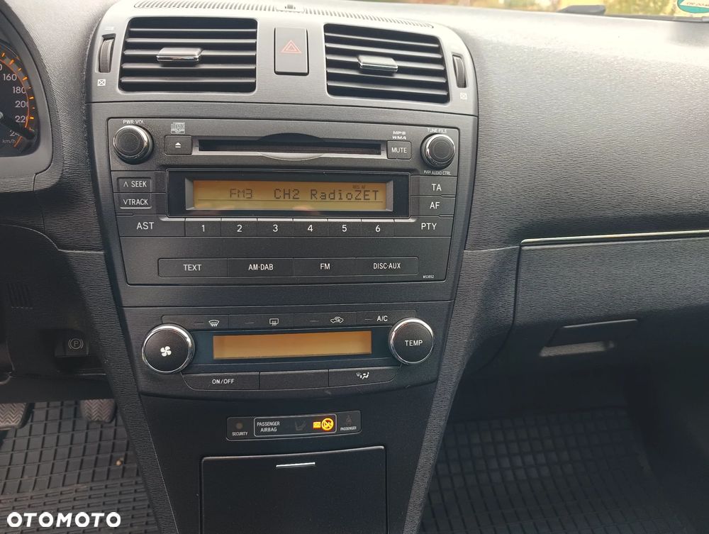 Toyota Avensis 1.6 Active - 12