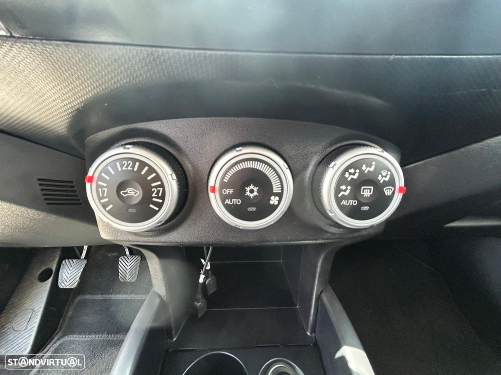 Mitsubishi Outlander 2.0 DI-D Intense+ 4WD - 17