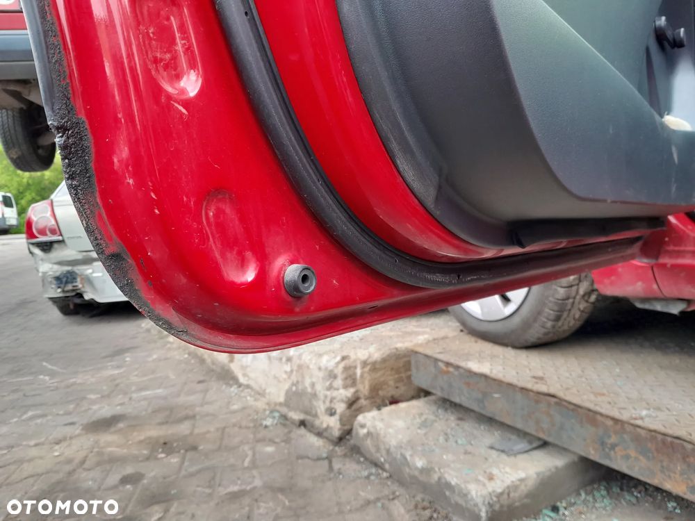 Drzwi lewe TOYOTA Yaris II 05-11r. 3D 3P0 - 4