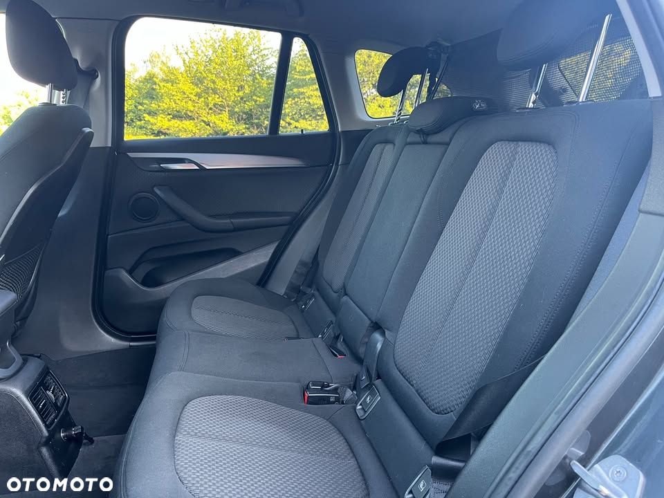 BMW X1 sDrive18i - 11