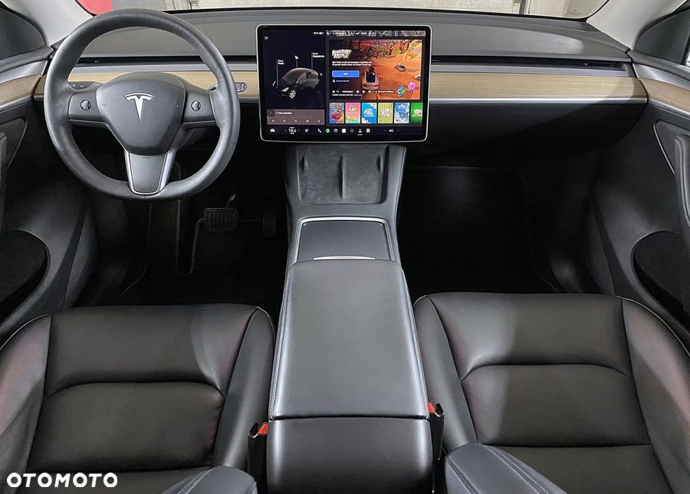 Tesla Model Y Long Range AWD - 9