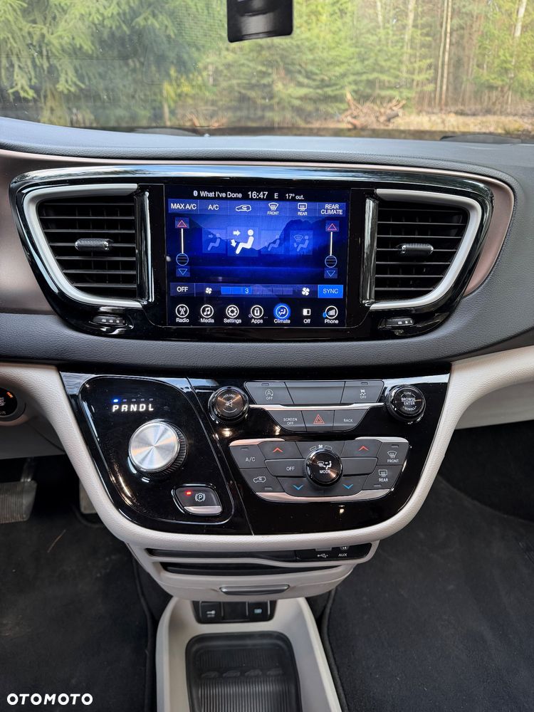 Chrysler Pacifica - 10