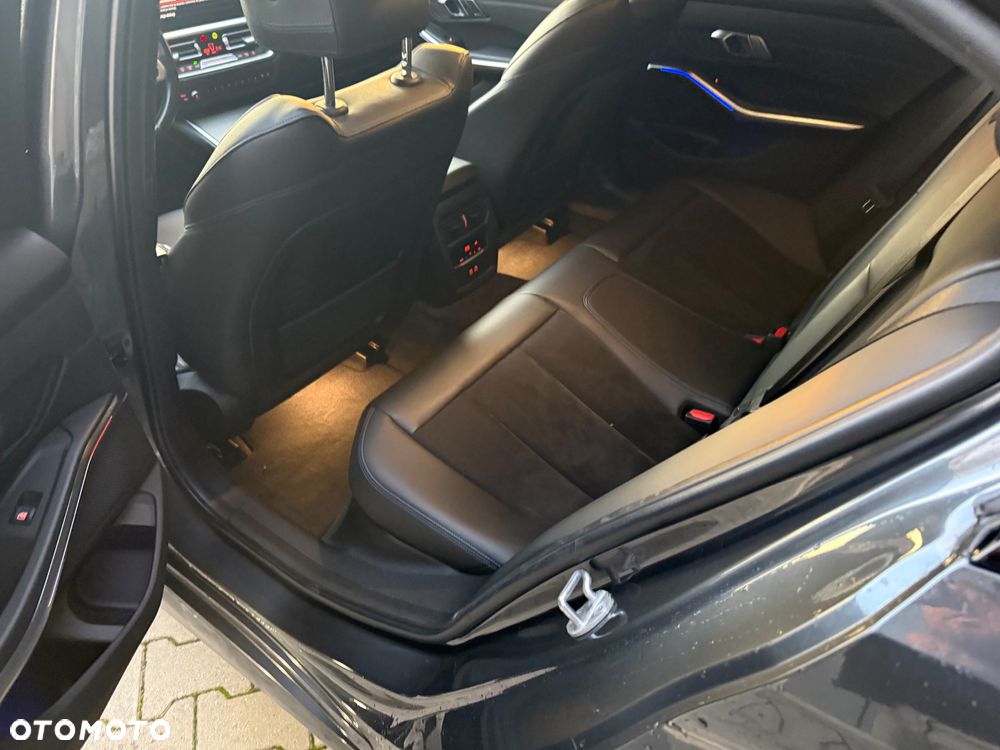 BMW Seria 3 320i M Sport sport - 30