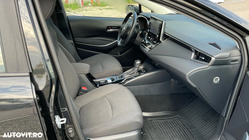 Toyota Corolla Sedan 1.8 HSD Business - 18