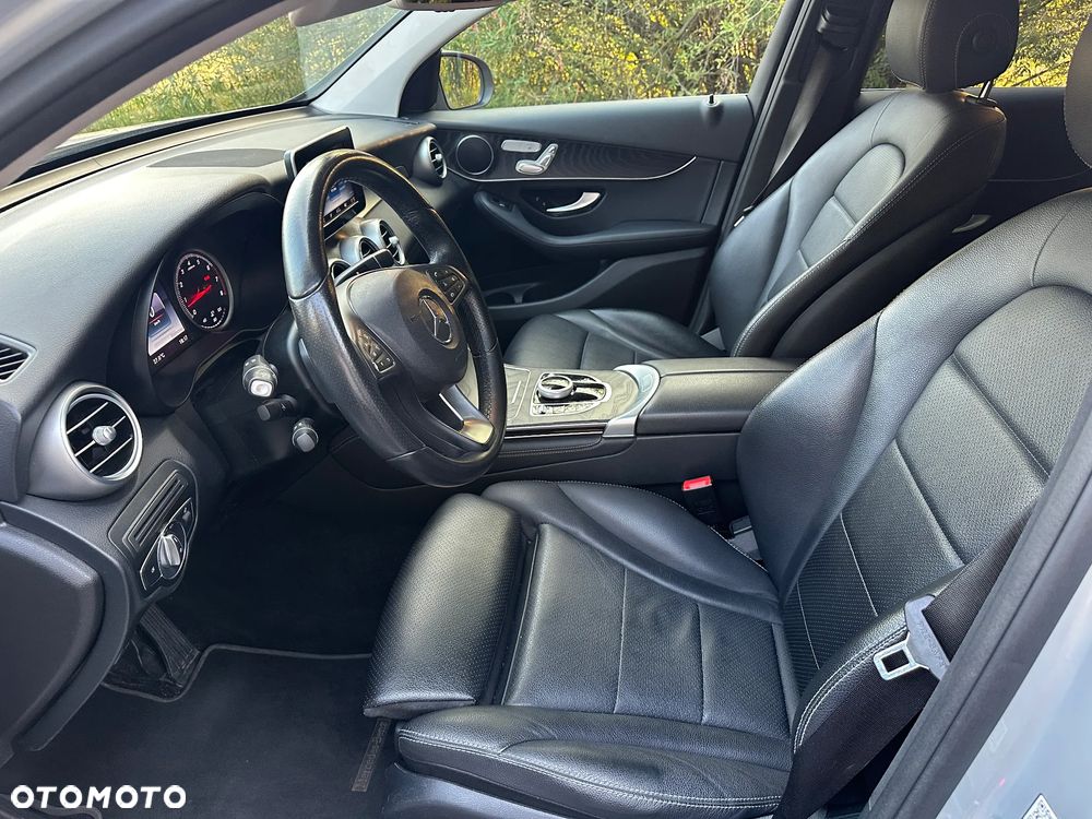 Mercedes-Benz GLC 300 4Matic 9G-TRONIC Exclusive - 26