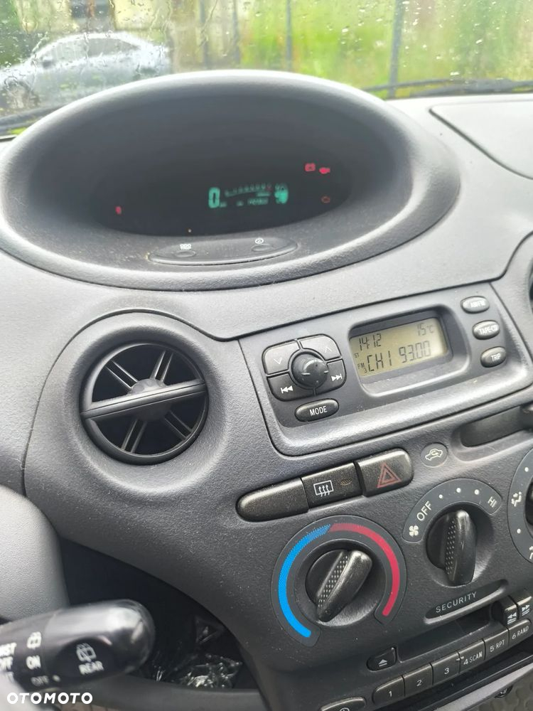 Toyota Yaris 1.0 Base - 5