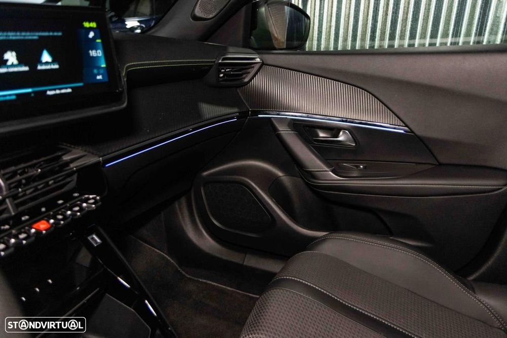 Peugeot e-2008 50 kWh GT - 37