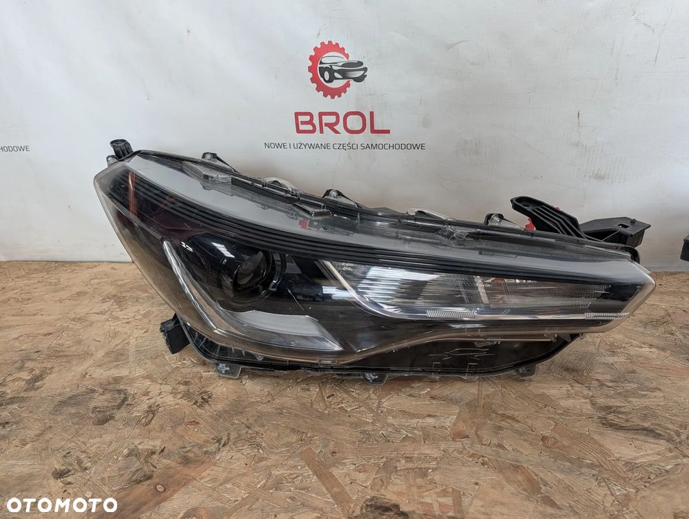 ZDERZAK PAS PRZEDNI LAMPY KOMPLET TOYOTA COROLLA CROSS 22-  2.0 VVTI - 10