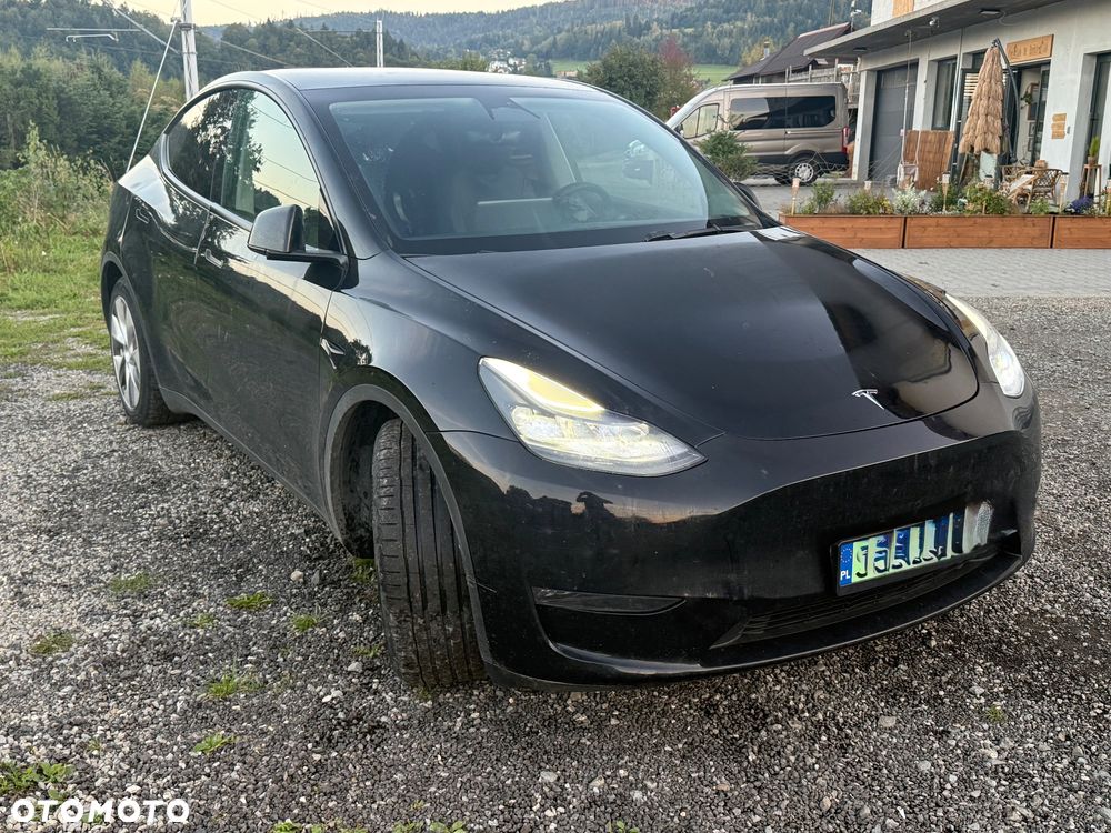 Tesla Model Y Long Range AWD - 3