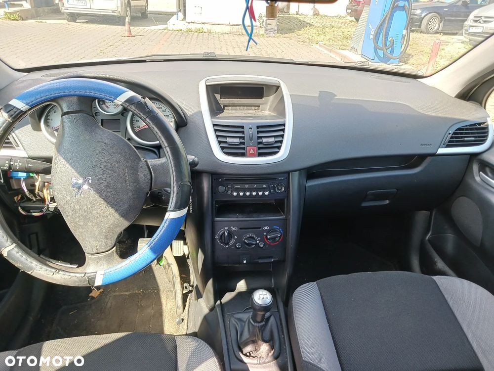 Peugeot 207 Silnik 1,4 16V VTI 70kW 95KM EP3 8FS EP3C skrzynia biegów kolektor przepustnica wtrysk listwa wtryskowa pompa wspomagania abs alternator sprężarka kompresor klimatyzacji skrzynia biegów sprzęgło drzwi ETSC srebrne klapa maska zderzak lusterko listwa klamka zamek wahacz czujnik ciśnienia doładowania mikrostyk blenda pas konsola schowek boczek drzwi fotel fotele magistrala wody podsufitka panel sterownik wyświetlacz moduł szyba czołowa poduszka kierownica manetki zwijak radio mechanizm szyb wydech tłumik mcperson zacisk hamulcowy lampa felga moduł BSM BSI lampa europa zbiorniczek rura przewód wyświetlacz NA CZĘŚCI WSZYSTKIE CZĘŚCI - 15