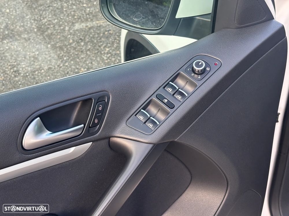 VW Tiguan 2.0 TDi Sport BlueMotion - 14