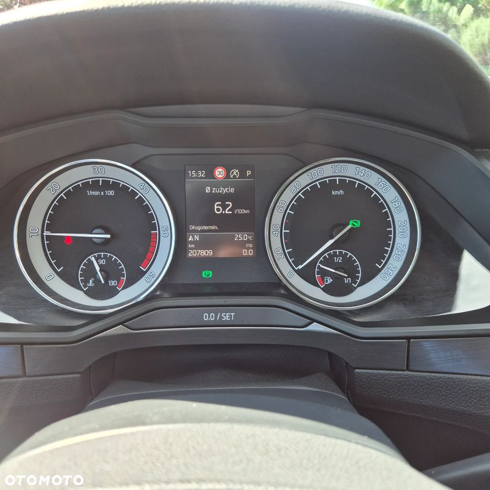 Skoda Superb 2.0 TDI DSG Active - 7