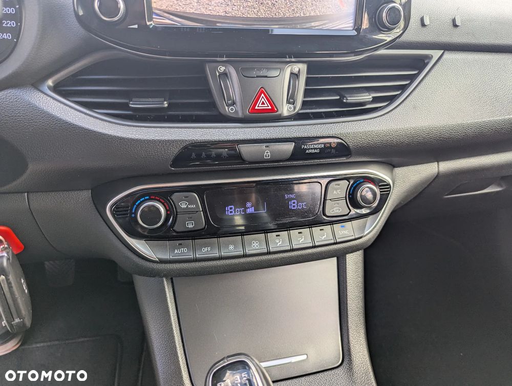 Hyundai i30 1.4 T-GDI Family+ - 17