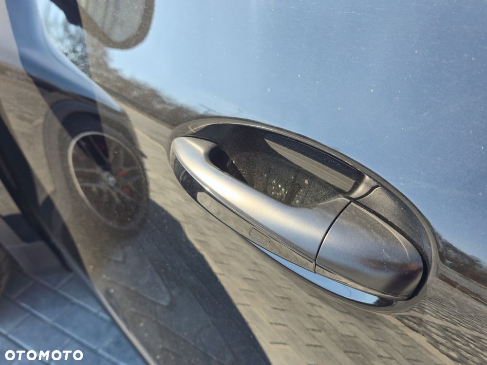 Mercedes-Benz GLA - 8