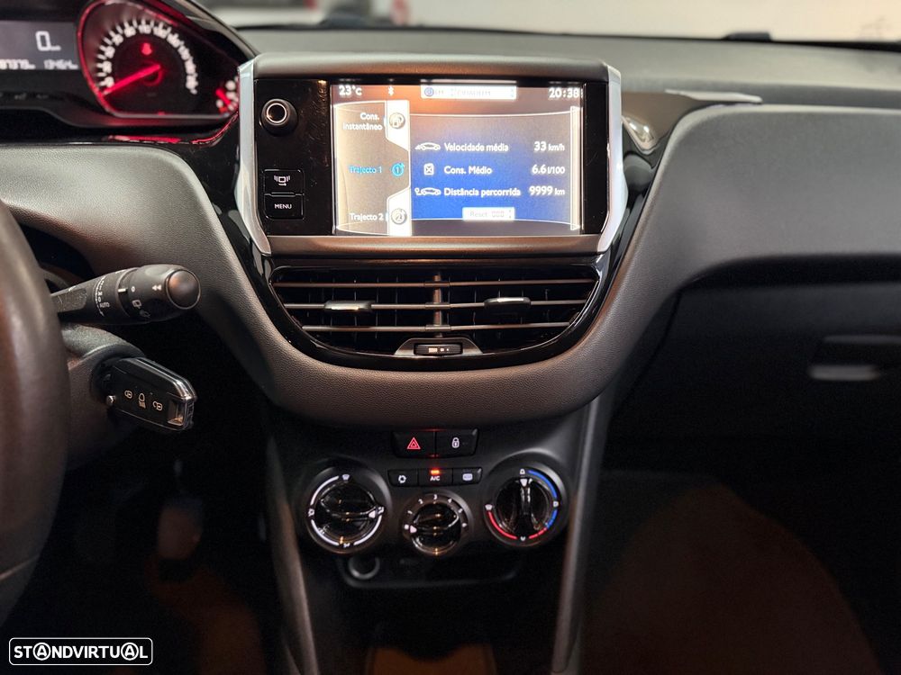 Peugeot 208 1.2 VTi Allure - 18