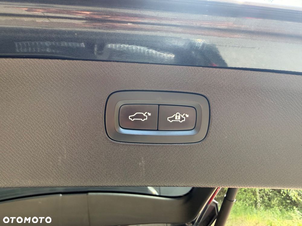 Volvo XC 90 D5 AWD Geartronic RDesign - 24