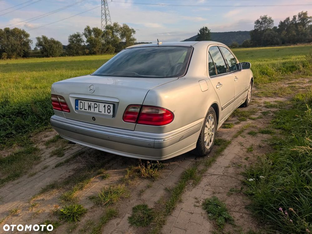 Mercedes-Benz E-Class 2000 photo 5