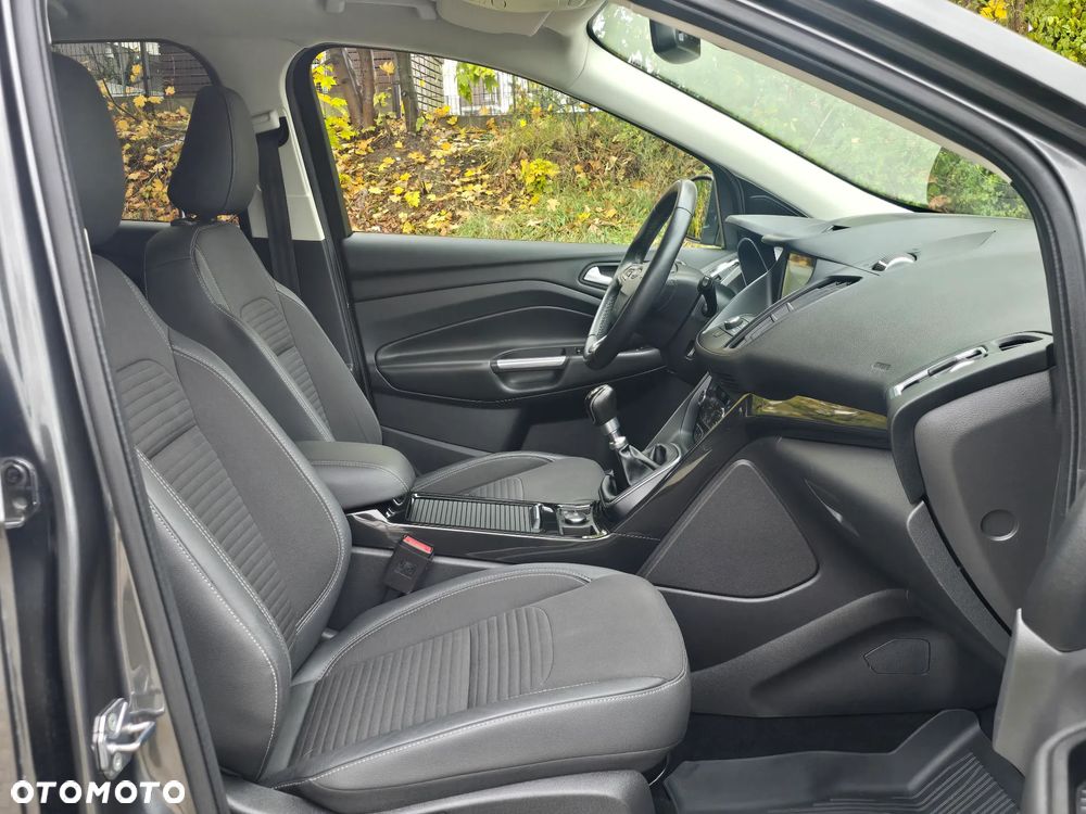 Ford Kuga 1.5 EcoBoost 2x4 Titanium - 17