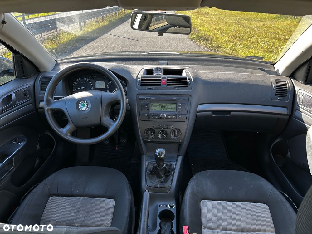 Skoda Octavia 1.6 Ambiente - 19