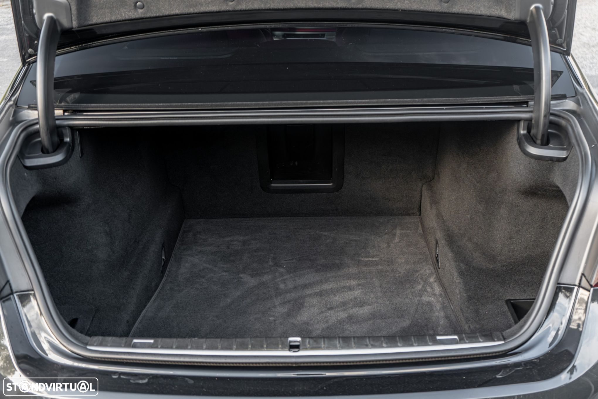 BMW 750 Li xDrive Pack M - 32
