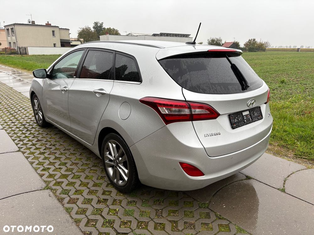 Hyundai i30 blue 1.6 CRDi Passion - 5