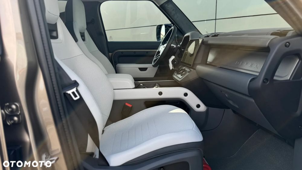 Land Rover Defender 4.4 P635 V8 mHEV Octa - 14