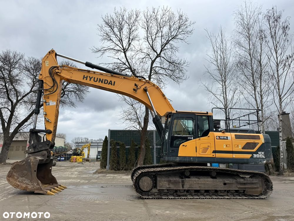 Hyundai HX 300 L - 2