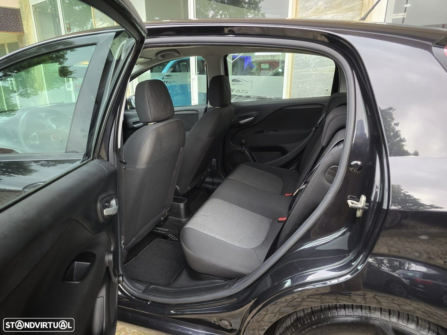 Fiat Punto 1.3 M-Jet Lounge S&S - 8