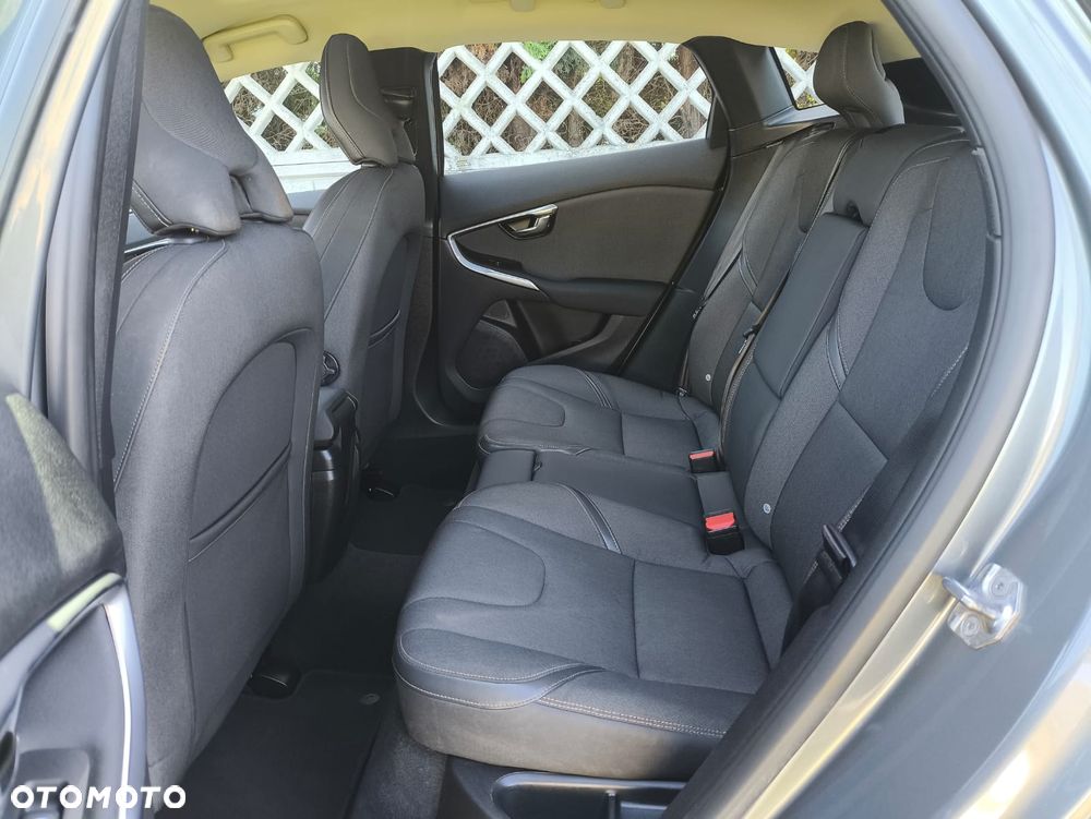Volvo V40 D3 Momentum - 22