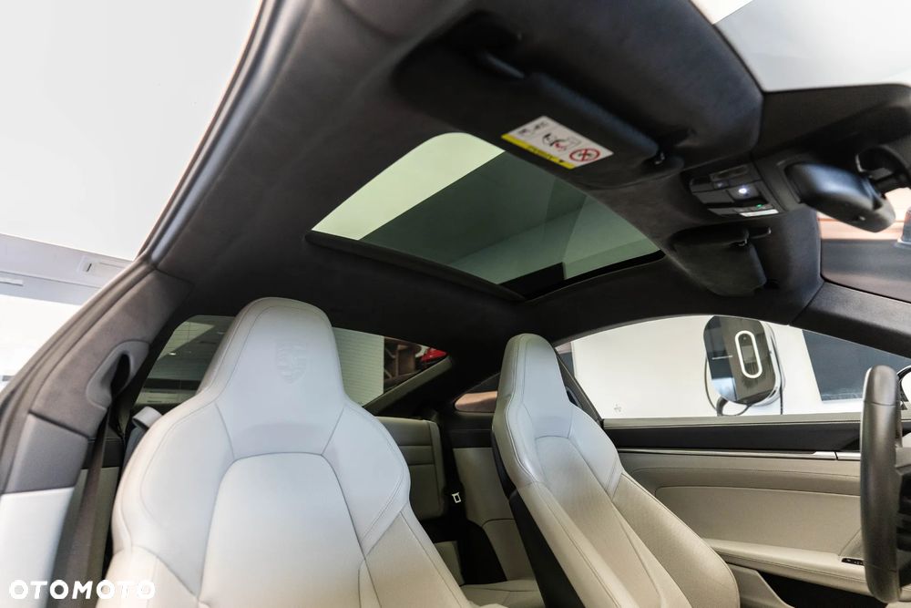 Porsche 911 Carrera 4S - 30