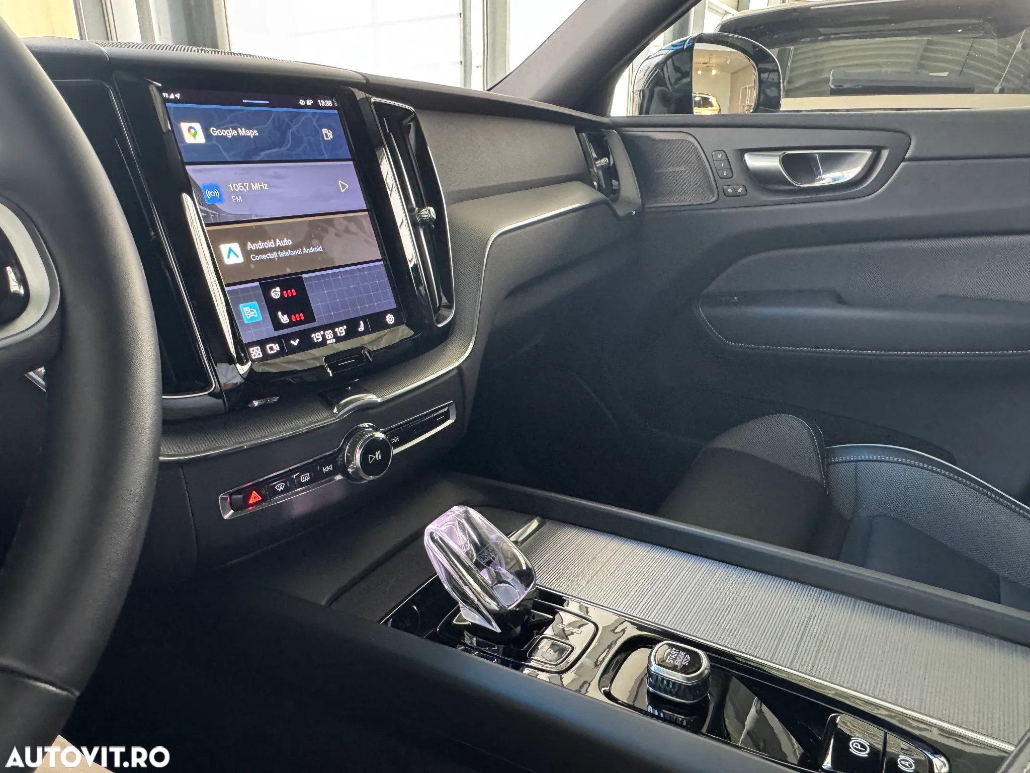 Volvo XC 60 B4 MHEV AT8 AWD R-Design - 15