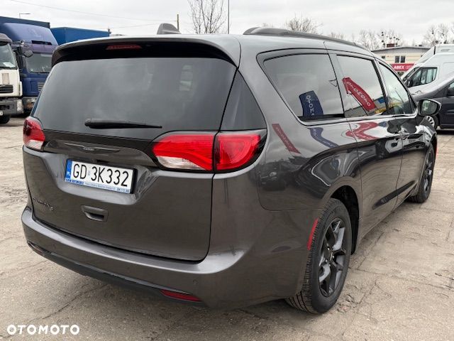 Chrysler Pacifica - 10