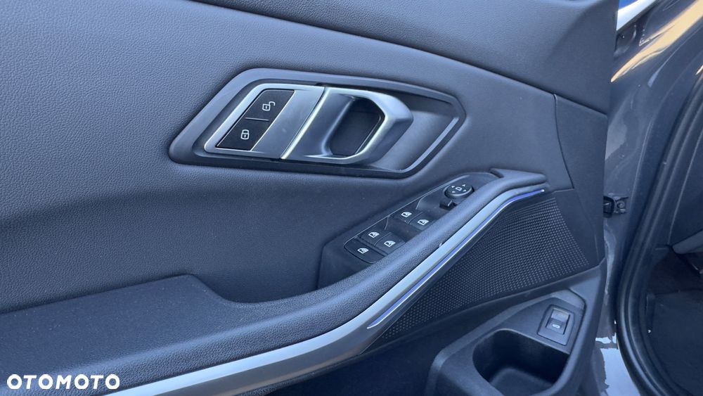 BMW Seria 3 318d Sport Line Shadow - 34