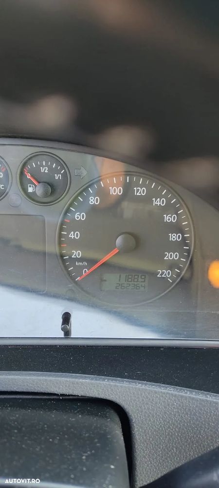 Volkswagen Caravelle - 8