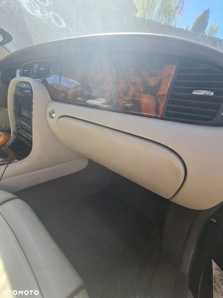 Jaguar XJ XJ8 4.2 LWB Sovereign - 11