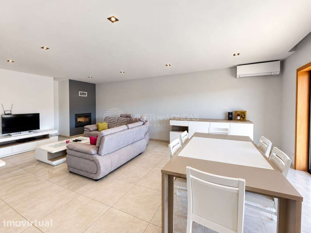 Apartamento T3 com Varanda, Lavandaria e Garagem Fechada para dois ... - Grande imagem: 4/29