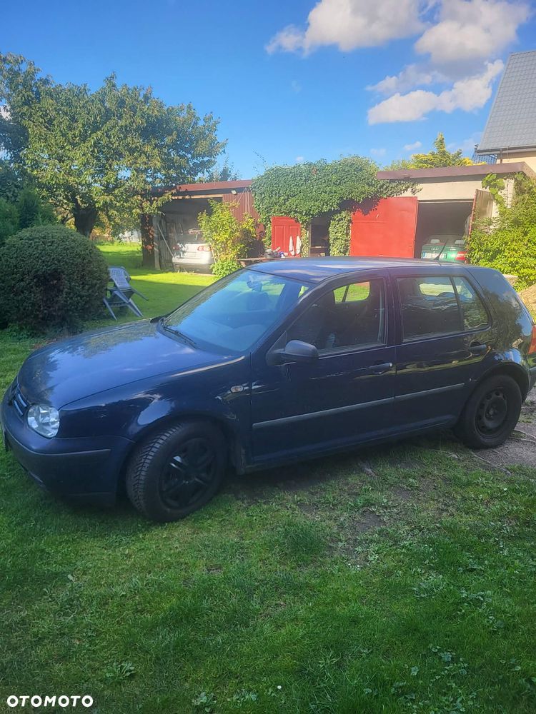 Volkswagen Golf - 1