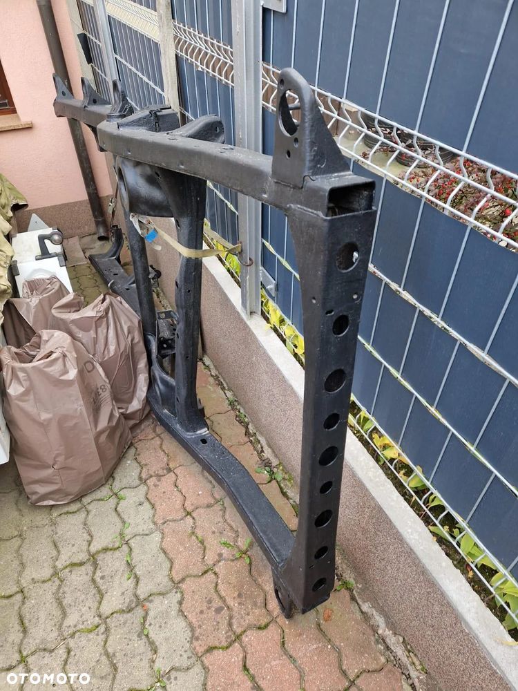 Rama Toyota Land Cruiser 90, 95 1996-2002r zdrowa - 1