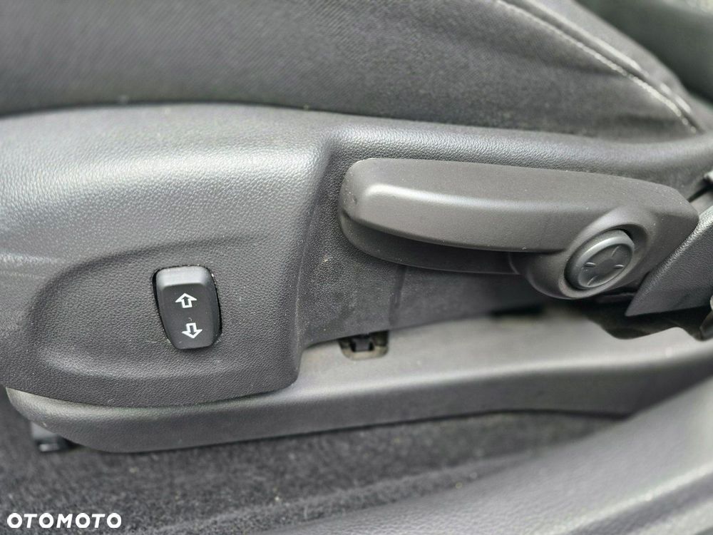 Opel Astra 1.4 Turbo Innovation - 23