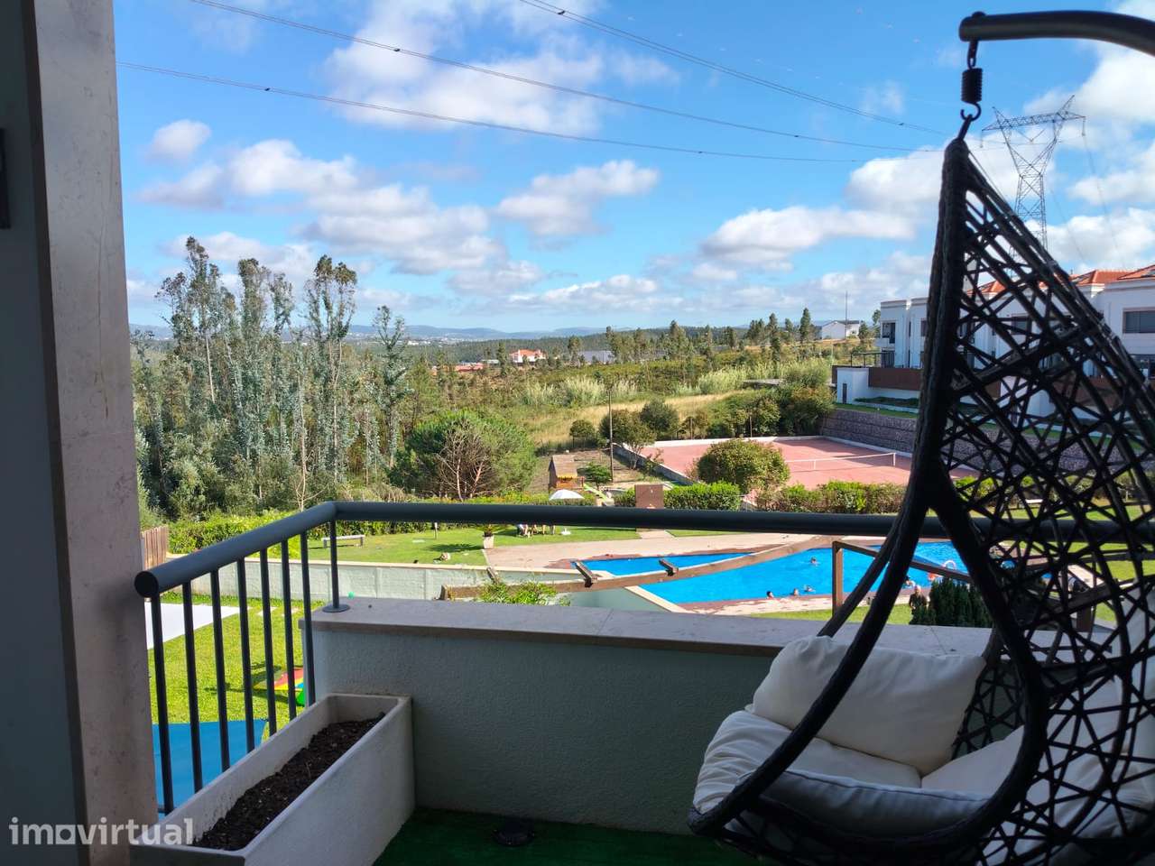 T4 Duplex exclusivo em condomínio com piscina - Grande imagem: 2/16